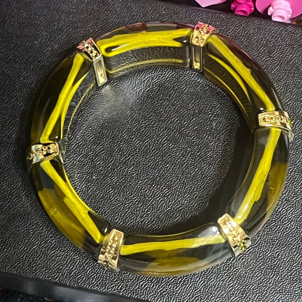 Vintage Translucent Green Bracelet - Picture 3 of 10